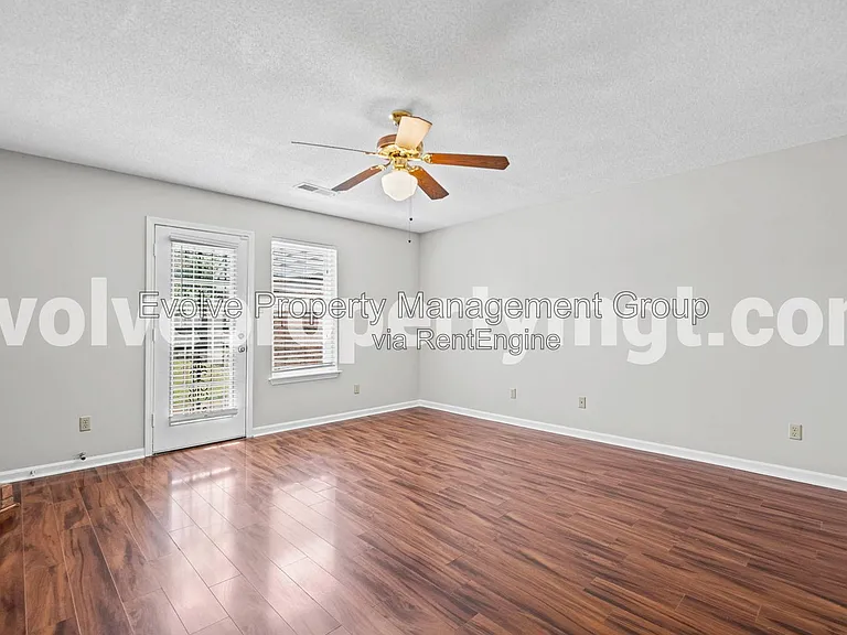 8363 Creek Front Dr — Photo 6