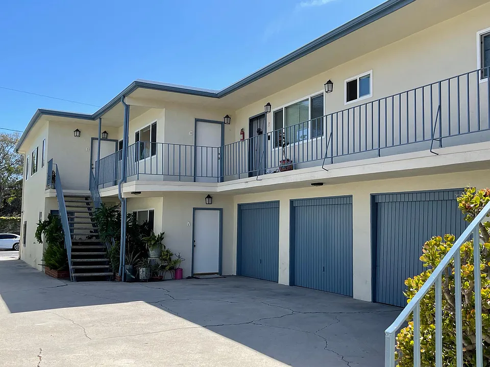 4433 W. 159th St. Lawndale 90260