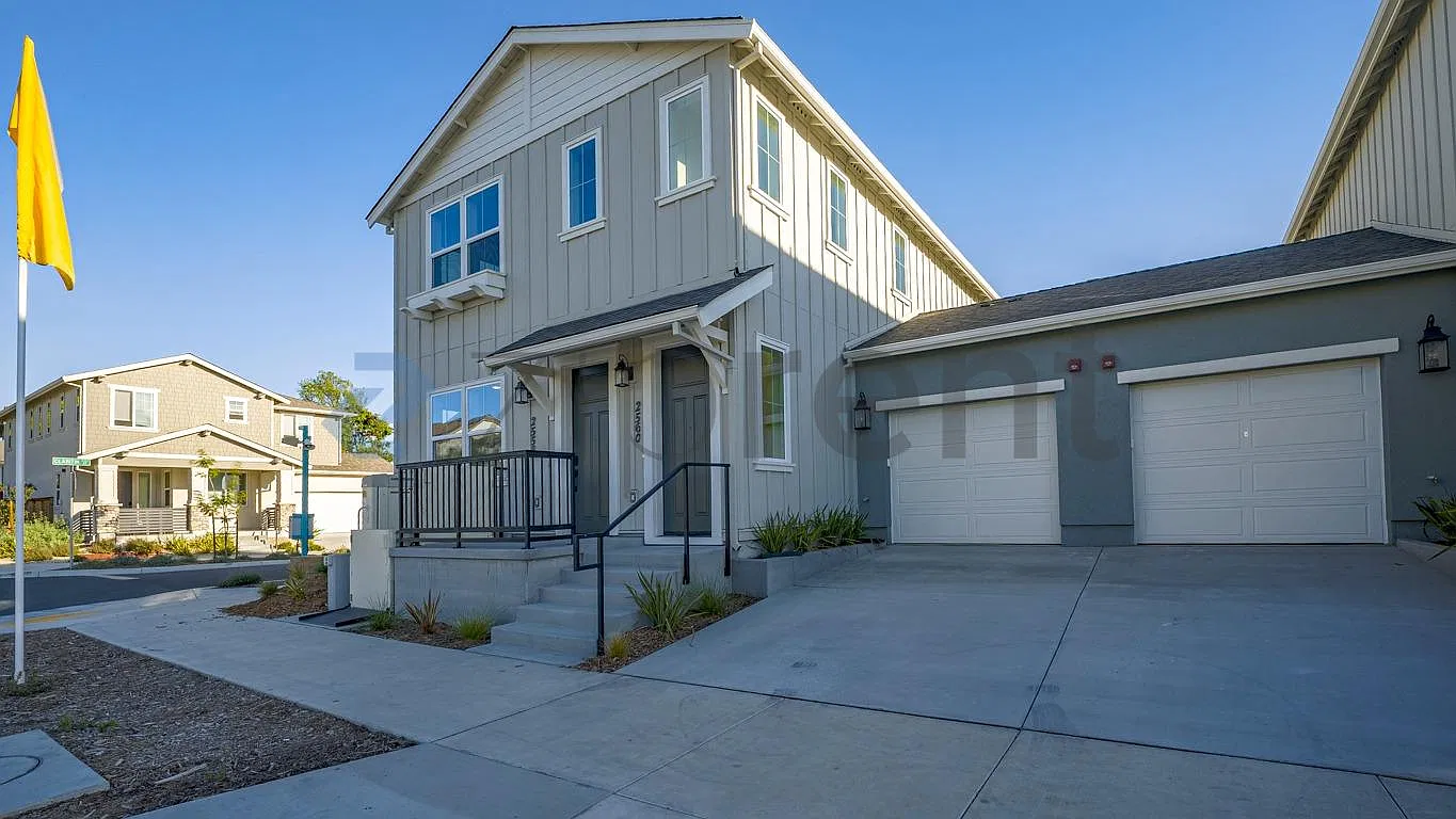 2 bed, 987 sqft, $1,995 — Photo 1
