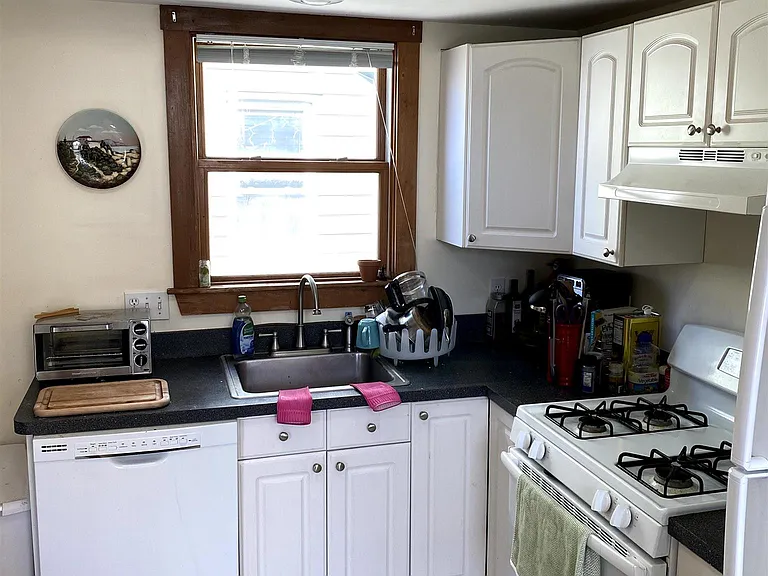 359 Columbia St — Photo 1
