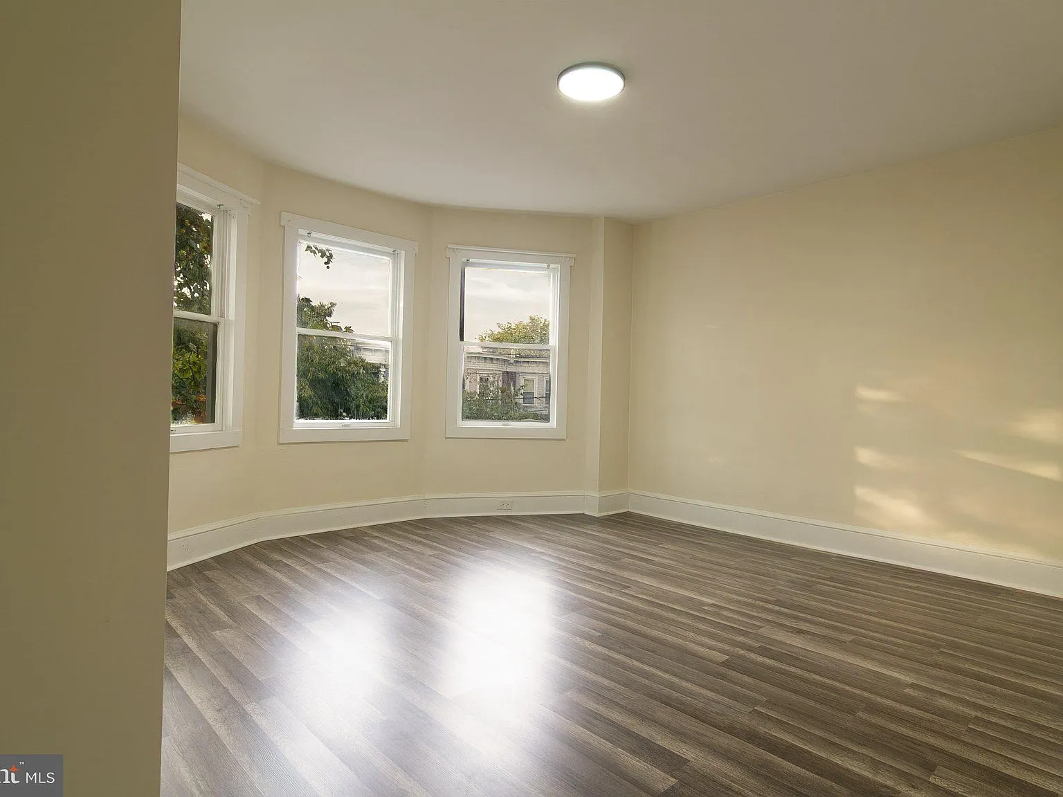 2 bed, 1.0 bath, $1,750 — Photo 2