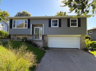 3901 18th St, Bettendorf, IA 52722