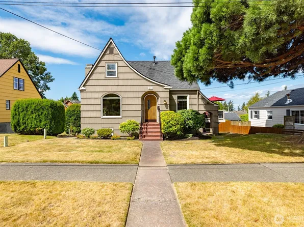 211 N 8th Street, Mount Vernon, WA 98273