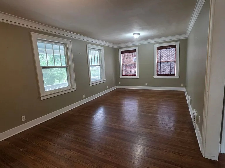 Beautiful 2BR 1BA unit w/ Covered Porch in Downtown Liberty — Photo 11