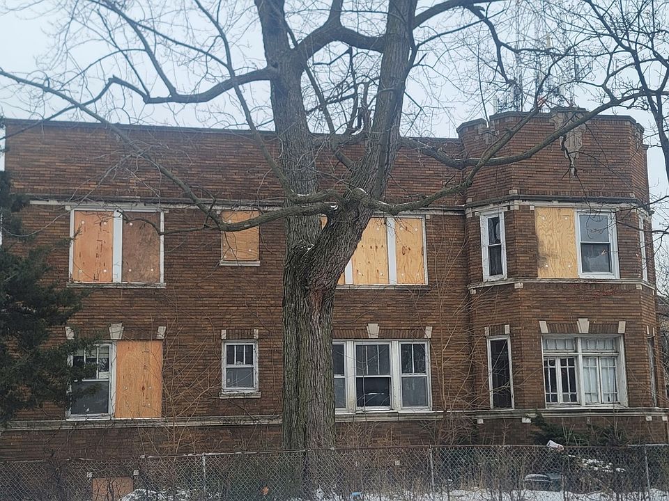 2nd image of 820 W 58th St