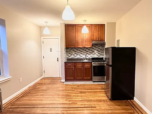 160 Vroom St Photo 1