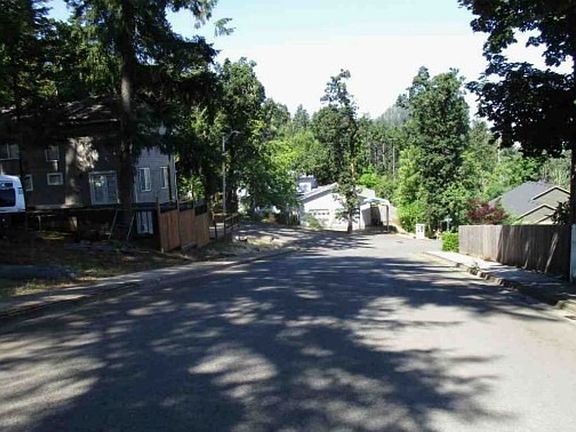 Exterior Neighborhood (street photo)