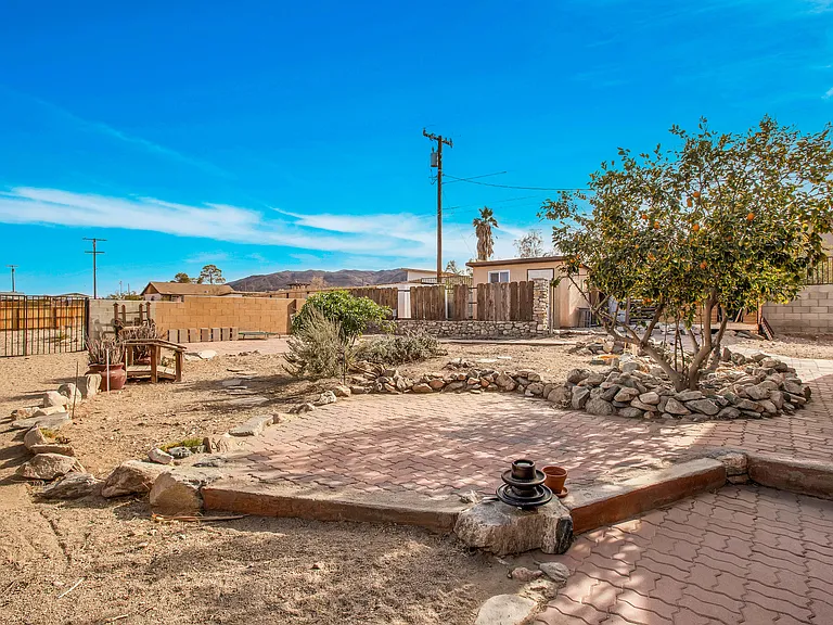 7565 Sherman Hoyt Ave — Photo 32