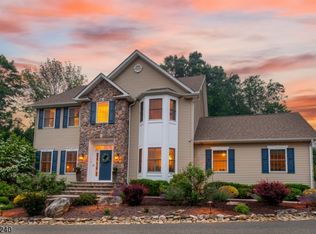 15 Squire Hill Rd, Long Valley, NJ 07853