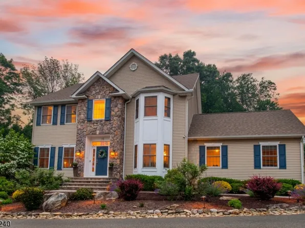 15 Squire Hill Rd, Washington Twp., NJ 07853