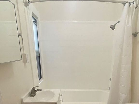 5th image of 325 Columbia Ave APT 33