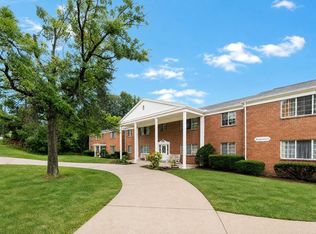 300 Craigdell Rd #412, New Kensington, PA 15068