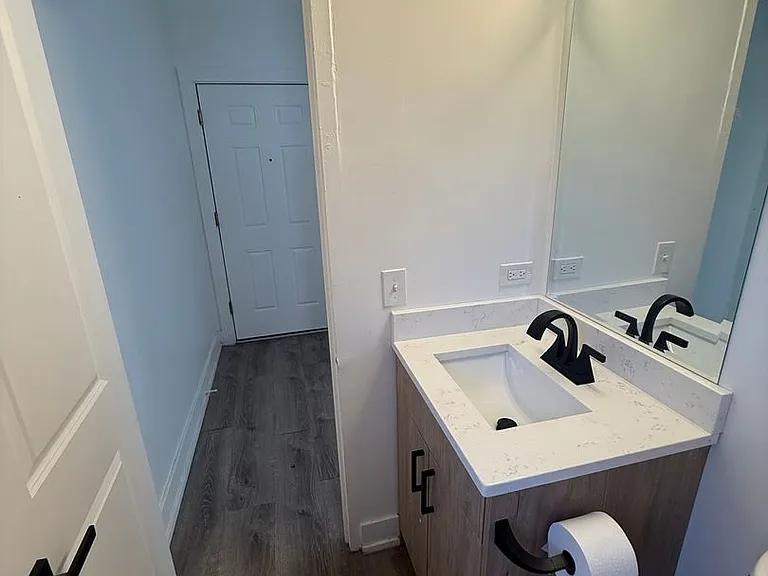Granville Apartments — Photo 27