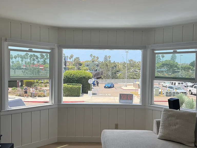 146 N Cedros Ave — Photo 2