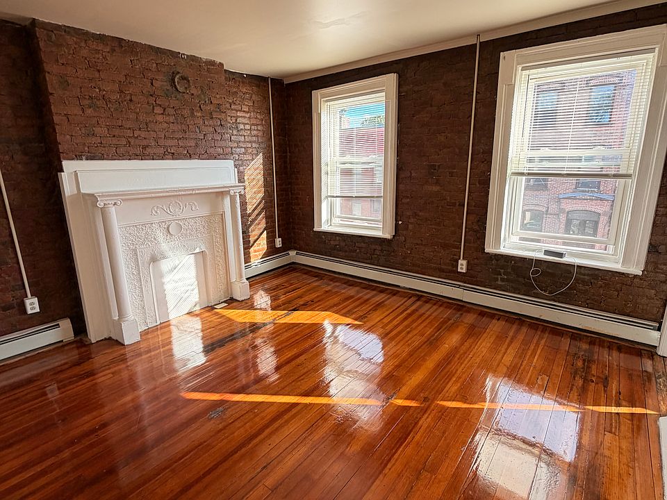 1st image of 39 Catherine St #3