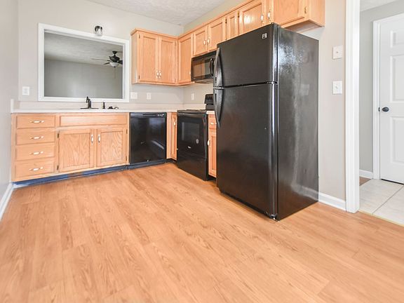 4th image of 1631 Baltimore Dr APT D