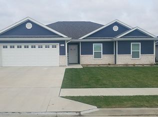 921 Lois Dr, Centralia, MO 65240
