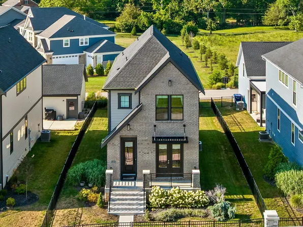 11495 Langton Walk, Zionsville, IN 46077
