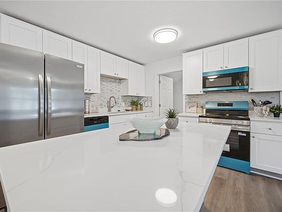 3rd image of 2521 Lynnriver Dr