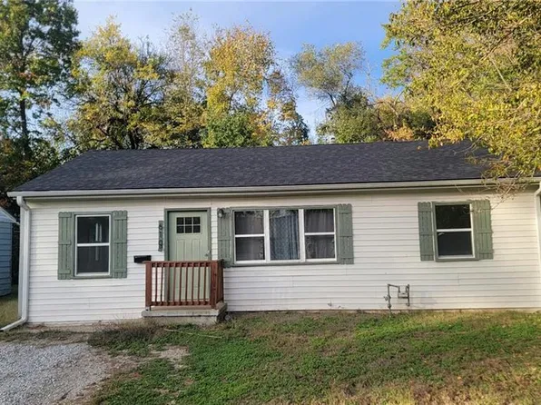 610 Elm St, Knob Noster, MO 65336