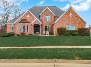 1 Tangle Oaks Ct, Bloomington, IL 61705