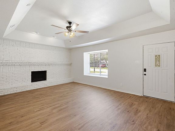5th image of 215 Cherry St