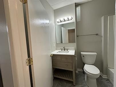 4th image of 25 Elberon Pl #2A