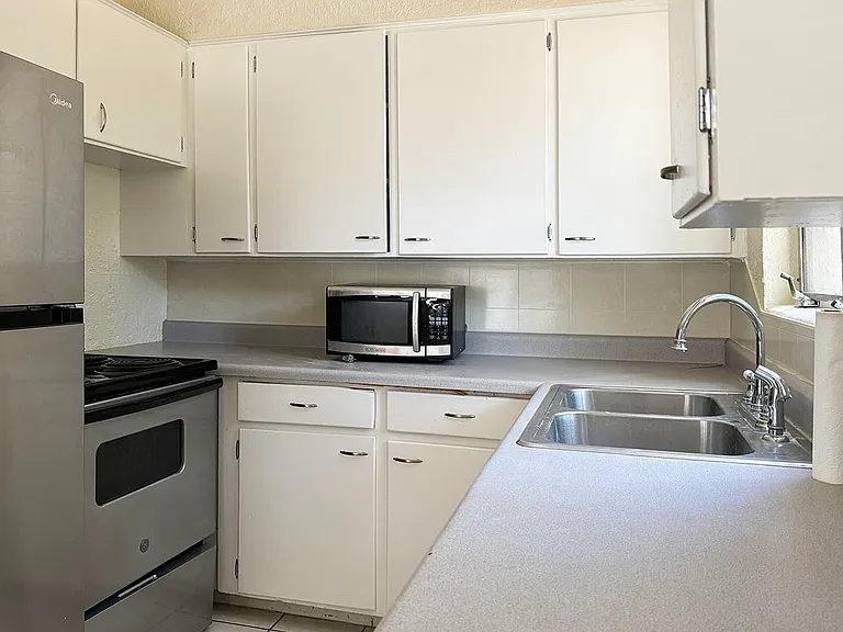 1005 Plaza St — Photo 5