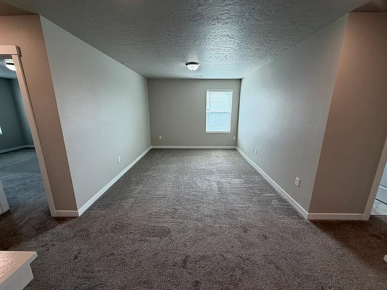 960 SW Raelynn St — Photo 23