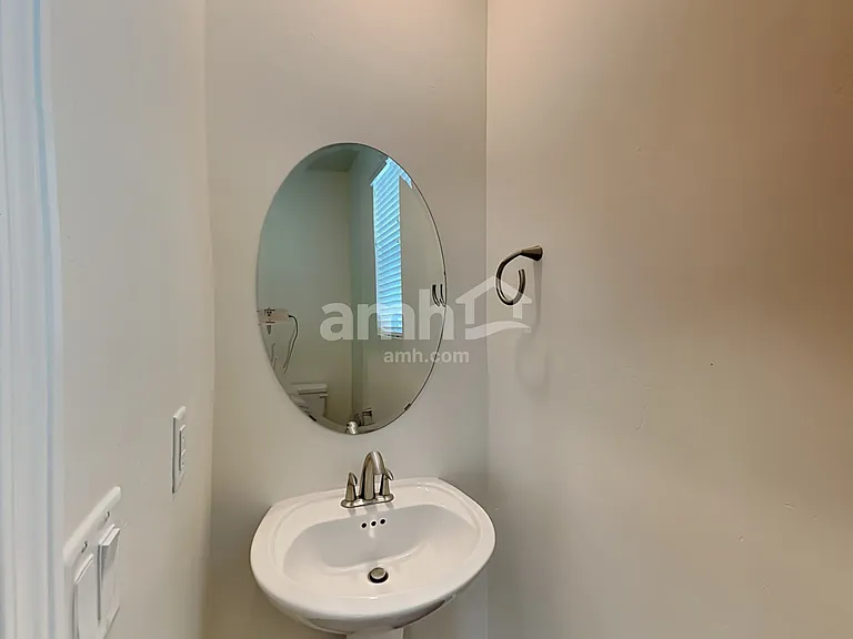 3028 E North Village Dr — Photo 8