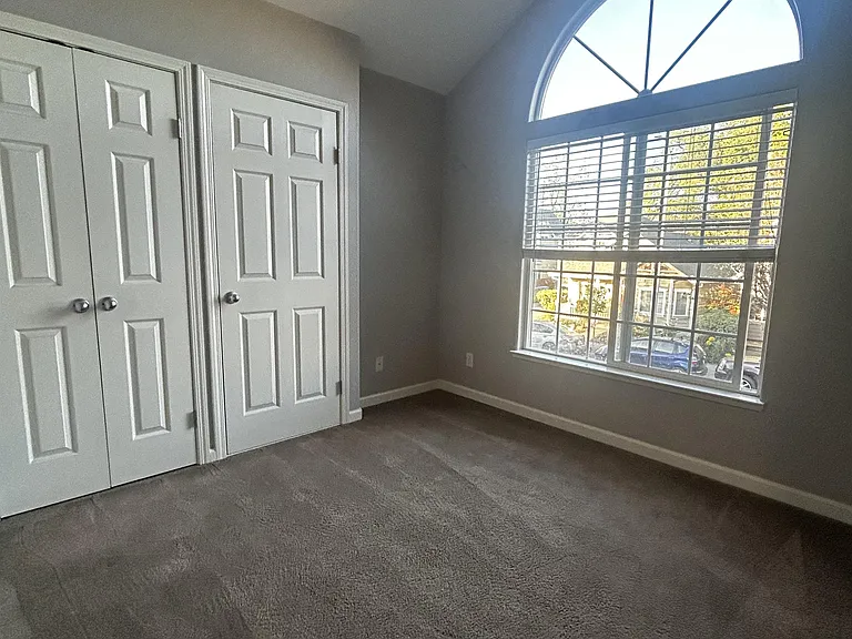 417 Hickory Cir — Photo 2