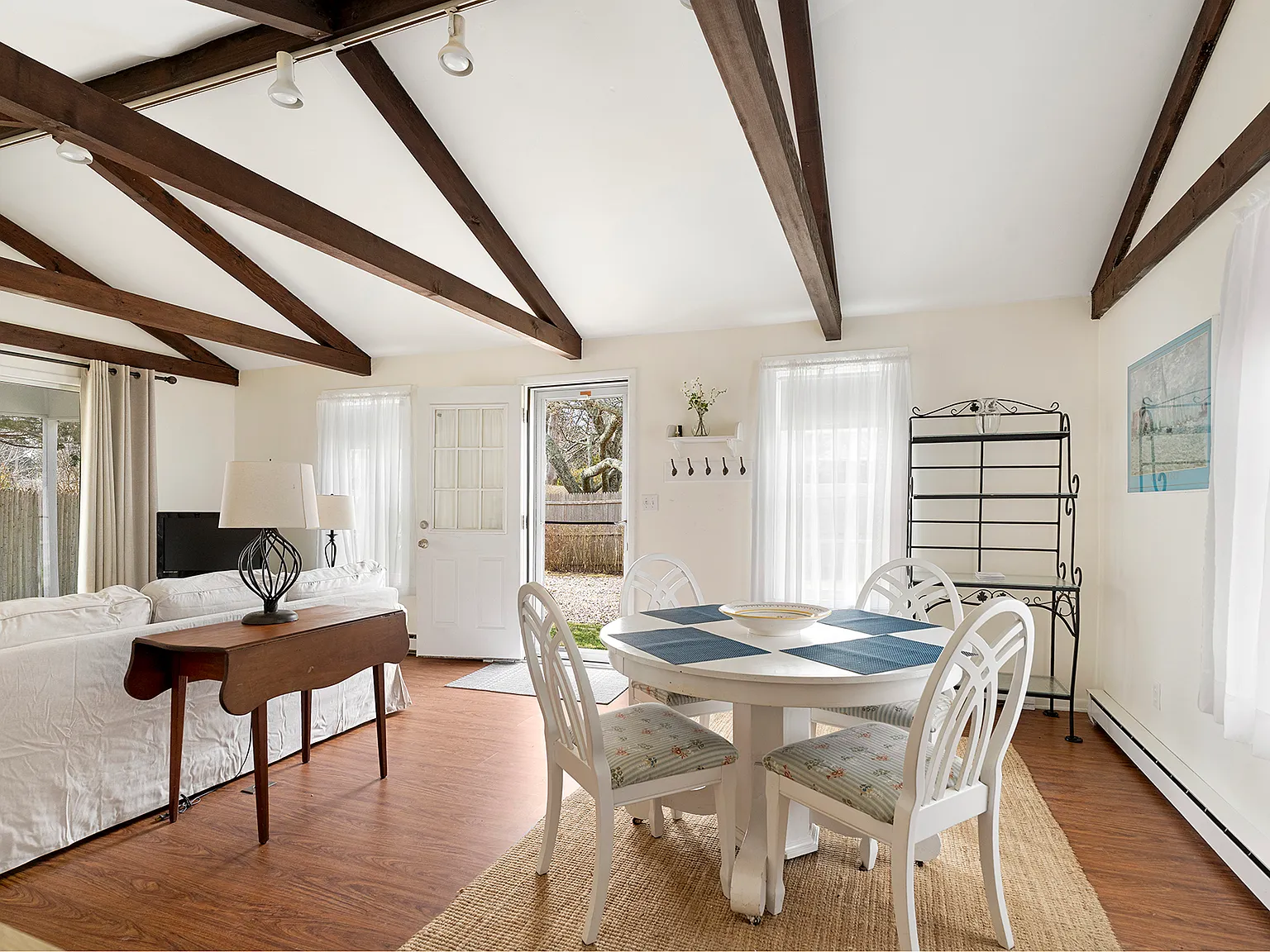 Sweet Cottage Hideaway Less than a Mile from East Hampton Village — Photo 2