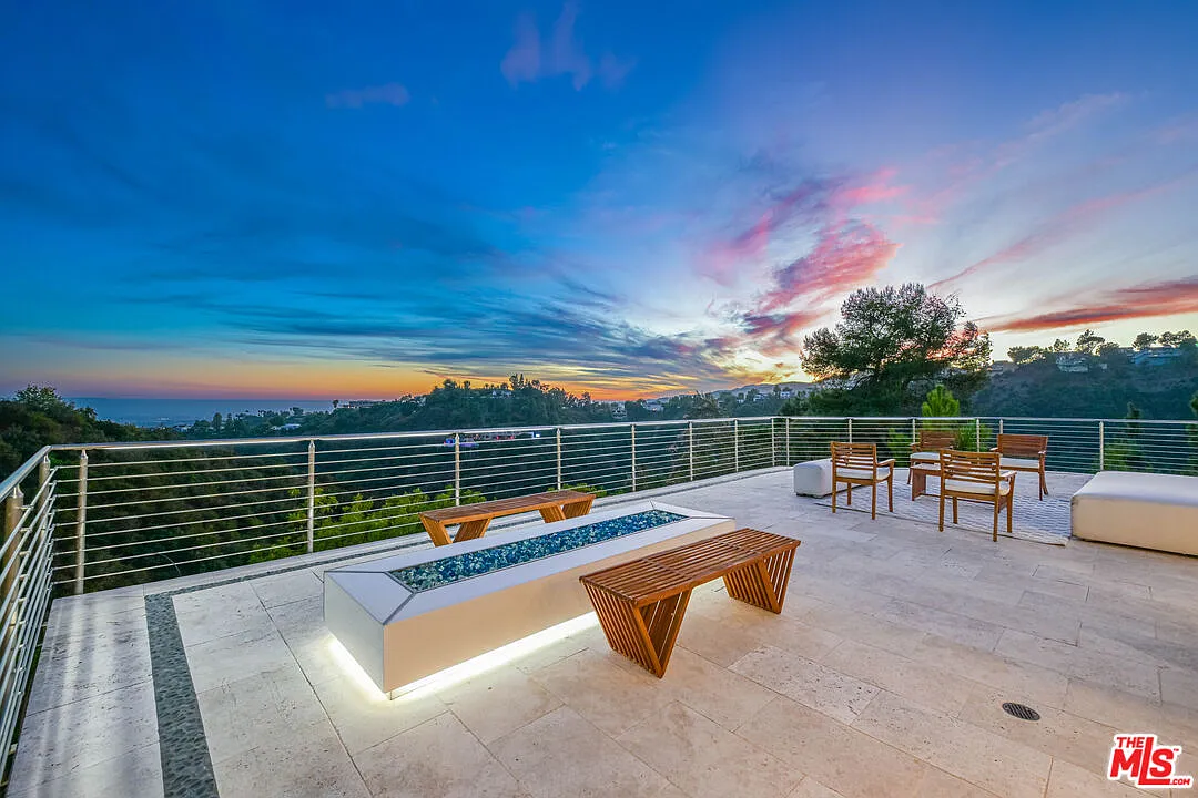 6 bed, 5.5 bath, 4541 sqft, $19,995 — Photo 3