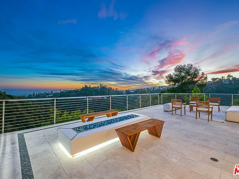 1121 Roberto Ln — Photo 3