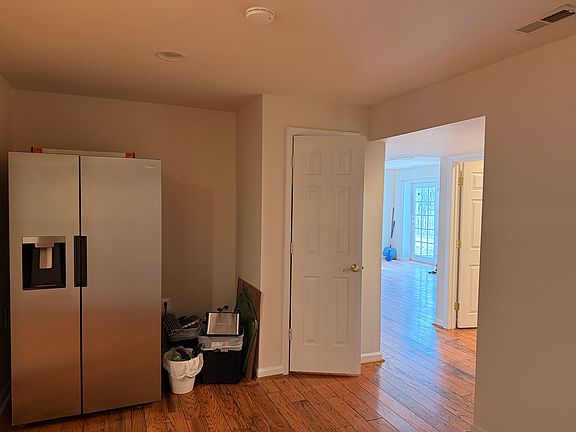 4th image of 6 Lynchester Dr #1