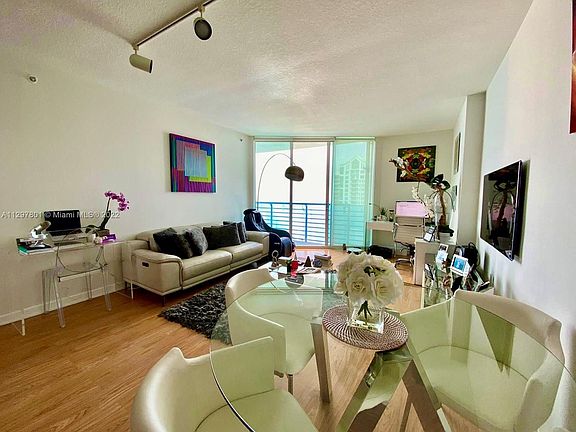 3rd image of 325 Biscayne Blvd #3917