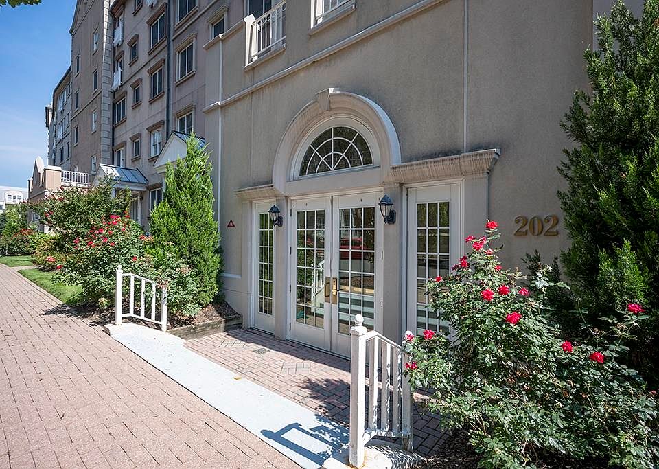 1st image of 203 Shearwater Ct W APT 24