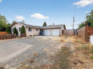 663 E 4th Ave, Riddle, OR 97469