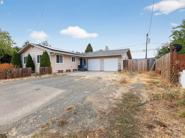 663 E 4th Ave, Riddle, OR 97469
