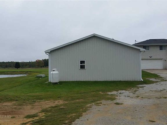 4th image of 2760 Taylor Dr