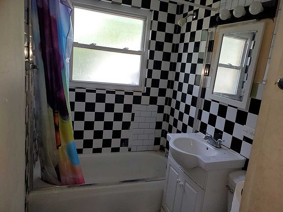 5th image of 9754 S Crandon Ave