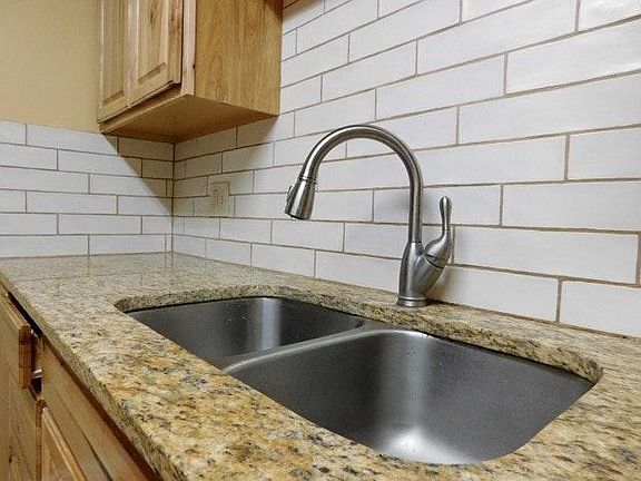 remodeled kitchen w/ granite