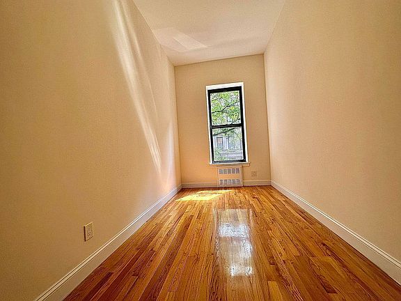 4th image of 134 W 74th St #3