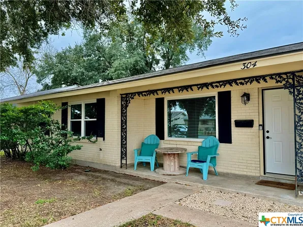 304 Avalon Dr, Victoria, TX 77901