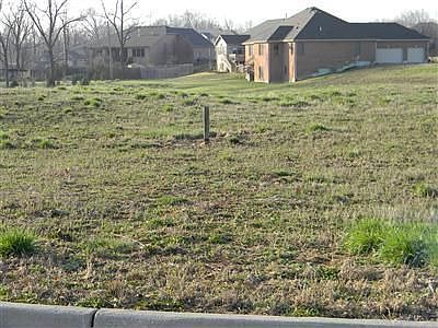 5th image of 781 Bolton Abbey Ln
