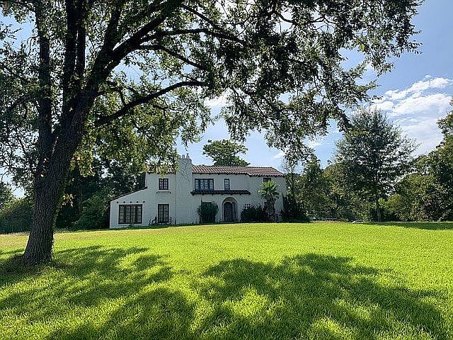 1008 Virginia on 1.94 Acres