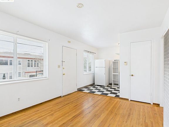4th image of 3811 Opal St