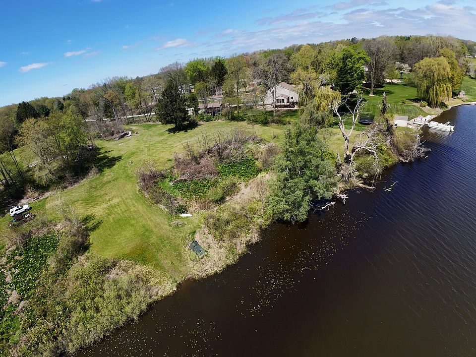 1st image of 10500-3 Mile Rd