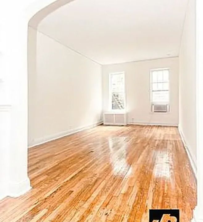 2nd image of 181 Waverly Pl APT 2c