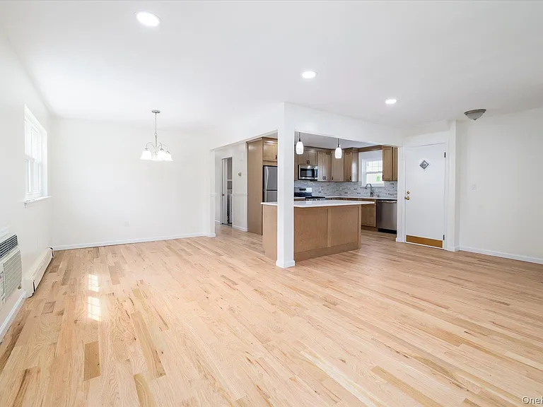 94 S Centre Ave — Photo 4